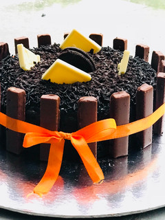ચોકલેટ કેક(Chocolate cake recipe in Gujarati) રેસીપી મુખ્ય ફોટો