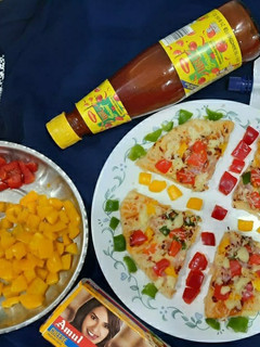 ચીઝ બ્રસ્ટ પીઝા(Cheese Burst Pizza Recipe In Gujarati) રેસીપી મુખ્ય ફોટો