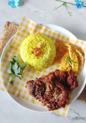 Foto resep Nasi Kuning Ayam Crispy