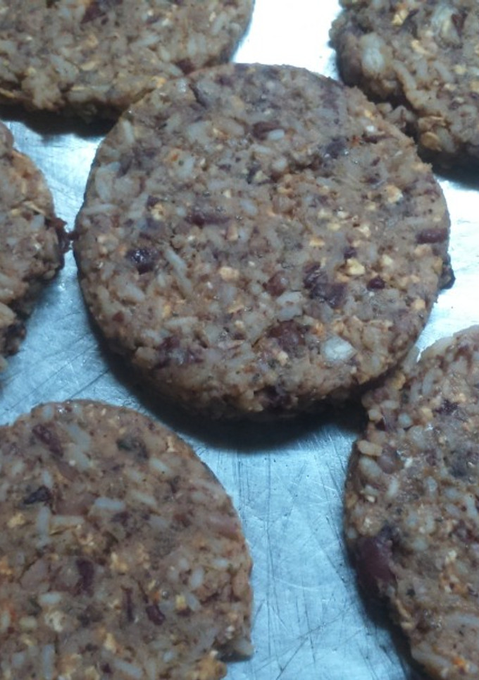 Una foto de Hamburguesas de poroto colorado y arroz sabor cerdo (vegan)!