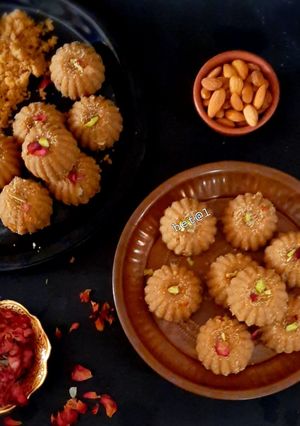 ચૂરમાના લાડુ(Churma na ladoo recipe in Gujarati) રેસીપી મુખ્ય ફોટો