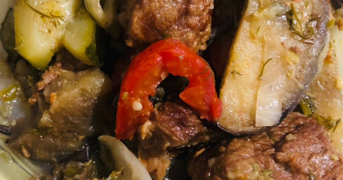 Мясо в казане с овощами в собственном соку. Тушеные кабачки с курицей. Кабачки с говядиной в казане. Овощное рагу в казане. Рагу в казане с картошкой.