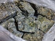 Una foto de pesto de albahaca
