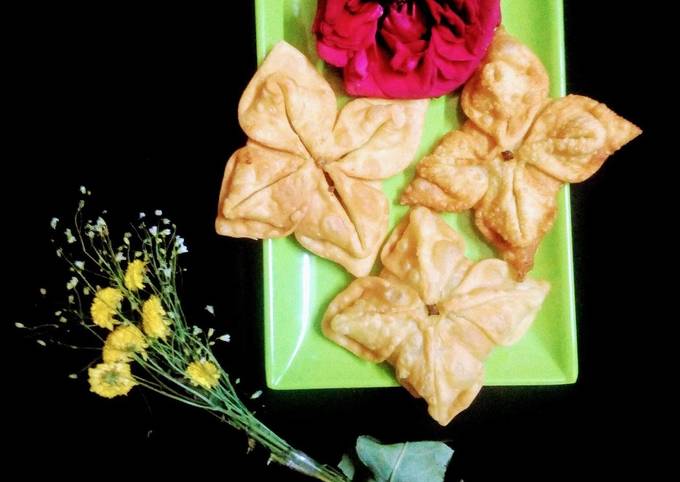 Chicken flower samosa