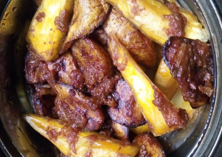 Fried potatoes and plantain with cray fish sauce