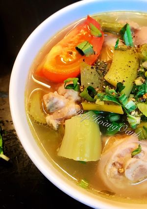 Hình của món Canh Cải Chua Nấu Đuôi Heo.