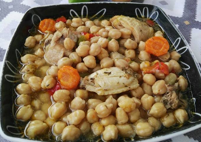 Guiso de garbanzos con pollo en olla exprés Receta de hoy_cocina_lisson  (Pilar) - Cookpad