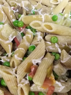Una foto de Macarrones con magro y verduras
