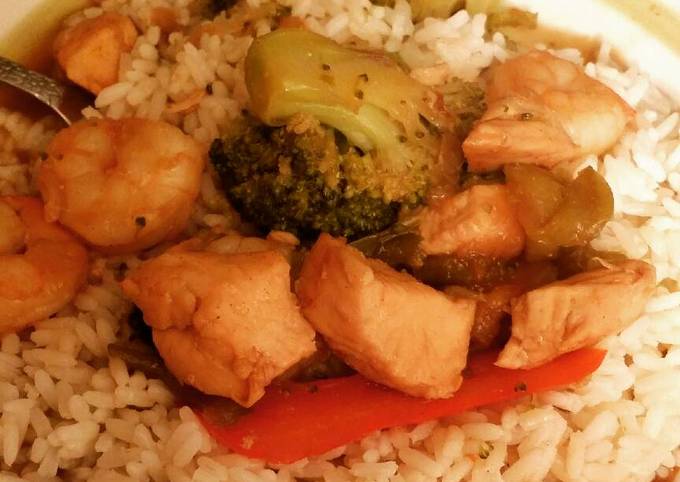 Chicken, Shrimp, Broccoli & Peppers over Rice