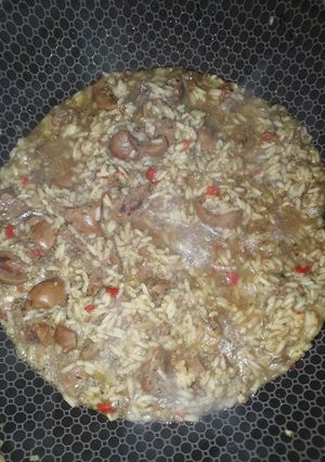 Una foto de Riñoncitos con arroz, vino ajo y perejil