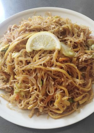 A picture of Pansit.