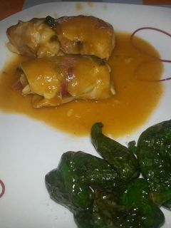Una foto de Pechuga rellena en salsa Thermomix