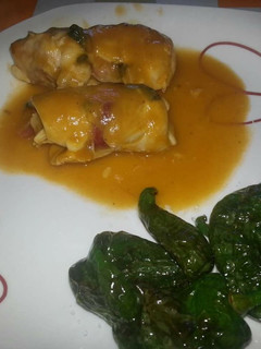 Una foto de Pechuga rellena en salsa Thermomix