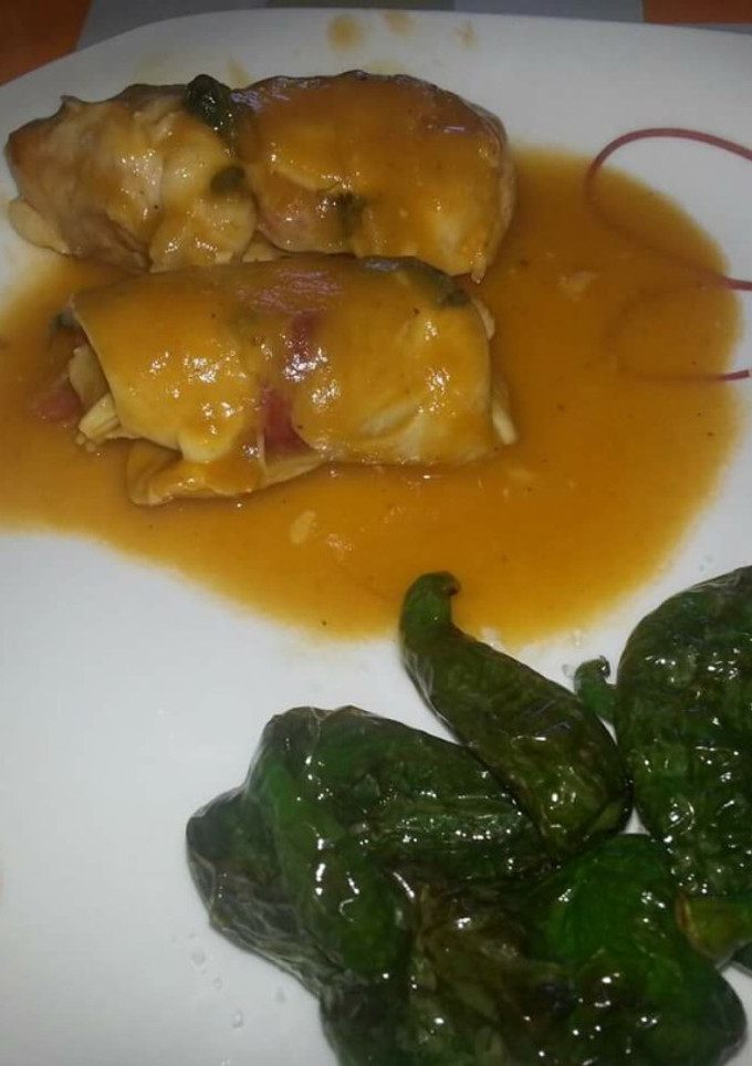 Una foto de Pechuga rellena en salsa Thermomix