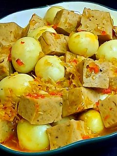 Hình của món Chả lụa kho trứng cút.