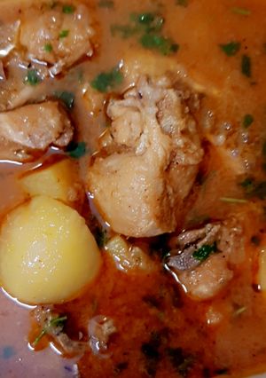 A picture of Chicken Aloo Salan.