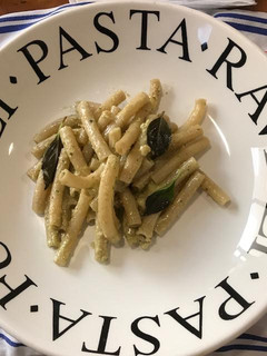 Una foto de Pasta con pesto de nuez