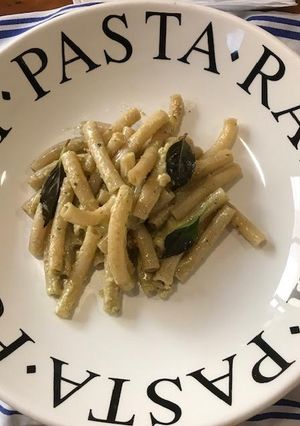 Una foto de Pasta con pesto de nuez