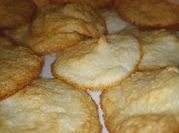 Una foto di biscotti all albume e cocco