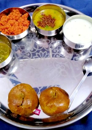 दाल-बाफले-गुजराती कढ़ी (dal bafle gujrati kadhi recipe in Hindi) रेसिपी मुख्य फोटो