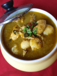 A picture of Malabar Kozhi Pidi (rice dumplings in soupy chicken curry).