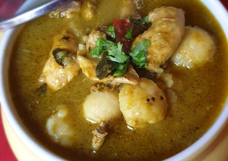Recipe of Quick Malabar Kozhi Pidi (rice dumplings in soupy chicken curry)