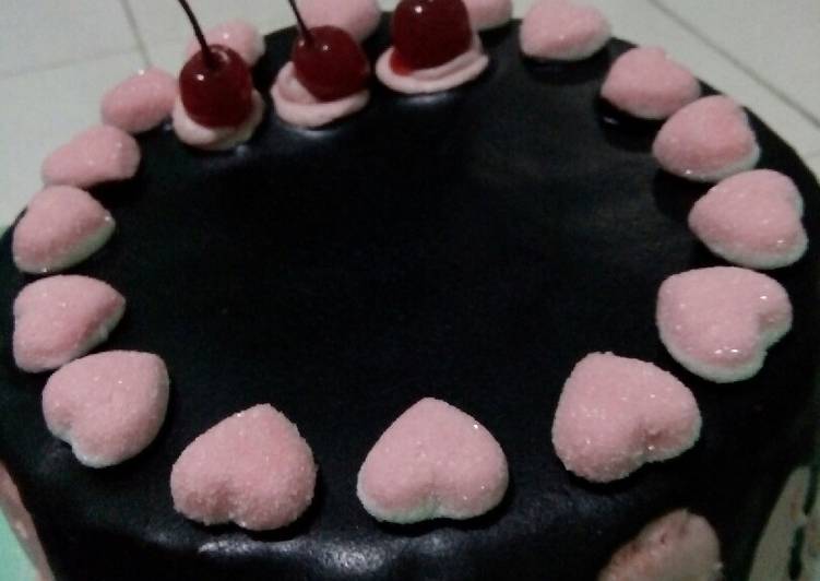 Kue Black Pink (cake ultah)