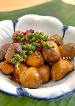 Hình của món Nấm Rơm Kho Tiêu Xanh Chay.