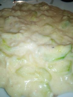 Una foto de Calabacín con bechamel y pollo a mi manera