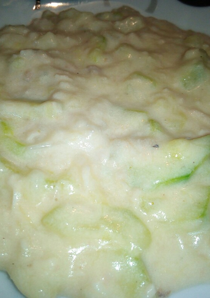 Una foto de Calabacín con bechamel y pollo a mi manera