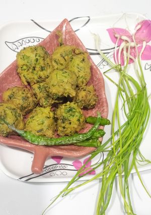 A picture of Methi bhaji green garlic pakora.