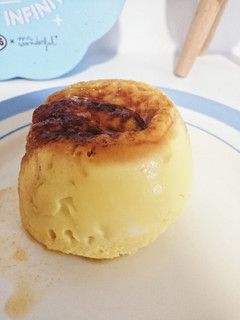 Una foto de Flan de huevo al micro con caramelo 🍮