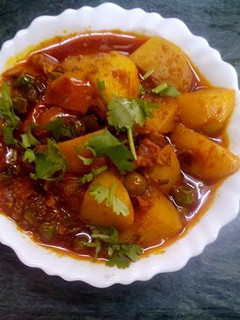 A picture of Aloo Matar.