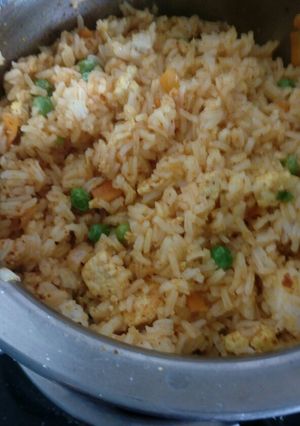 ફ્રાઇડ રાઈસ (Fried Rice Recipe In Gujarati) રેસીપી મુખ્ય ફોટો