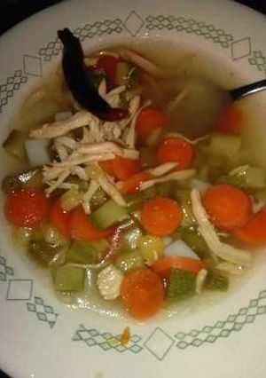 Una foto de Sopita de verduras con pollo