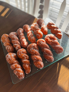 A picture of Korean sticky rice donuts (꽈배기).