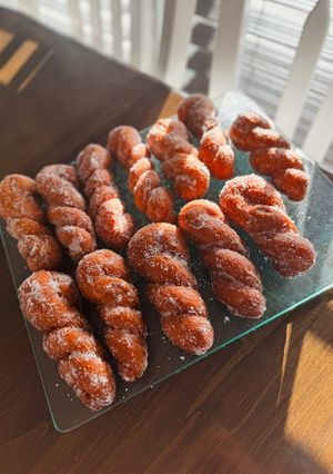 A picture of Korean sticky rice donuts (꽈배기).