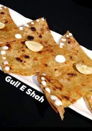 A picture of Qeemay Wala Paratha.