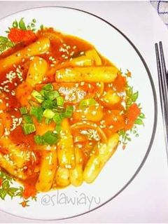 Foto resep Topoki sederhana / kue beras korea dibuat dengan bahan lokal