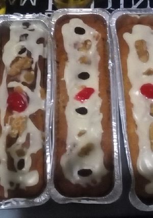Una foto de Budín ingles navideño, con fruta abrillantada, pasas de uva, nue