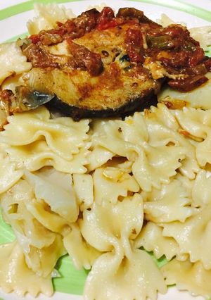 A picture of Pasta and tuna relish.