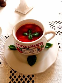 Bazsalikomos paradicsomleves gm galuskával. Gluténmentes recept fotója