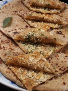 पनीर पराठा (paneer paratha recipe in marathi) रेसिपी चे मुख्य फोटो