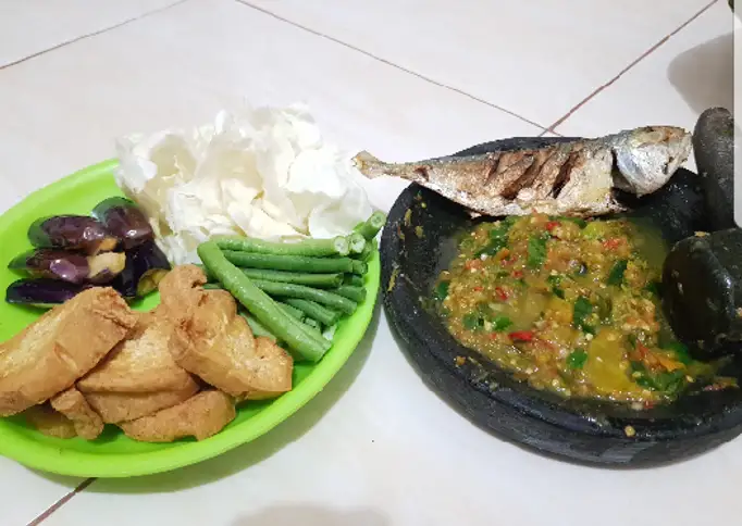 Cara Gampang Menyiapkan Lalapan Sambel Ijo Ala Jabu (Jawa Bugis) Anti Gagal
