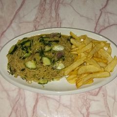 A picture of Chips and Veg. Noodles.