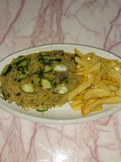 A picture of Chips and Veg. Noodles.