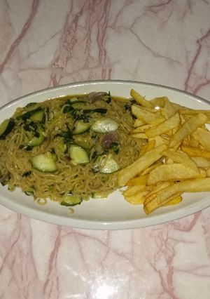A picture of Chips and Veg. Noodles.