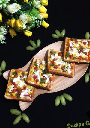 A picture of Bread Pizza.