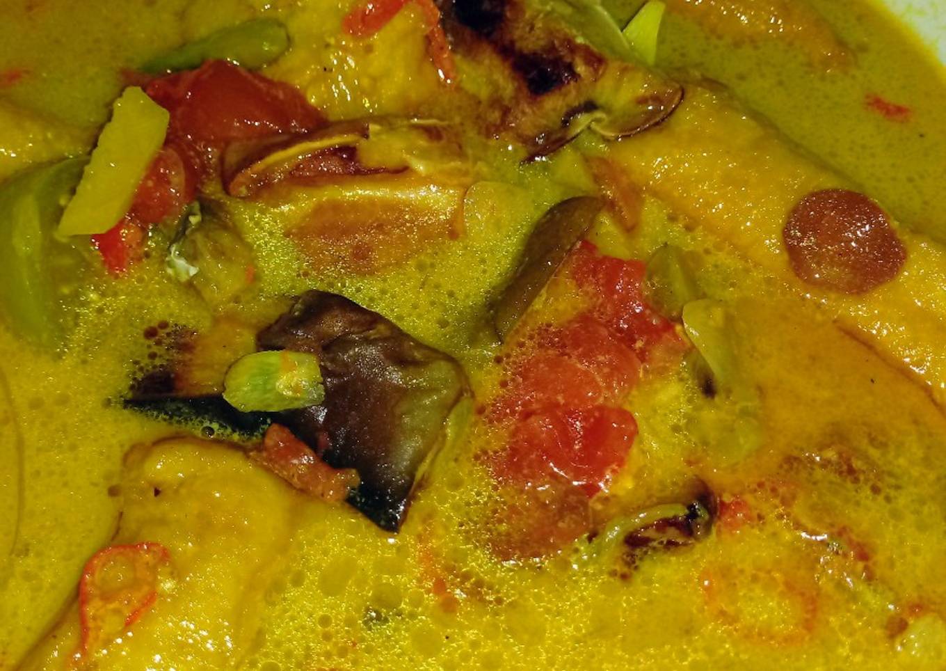 Ikan mangut dan tahu kuah santan