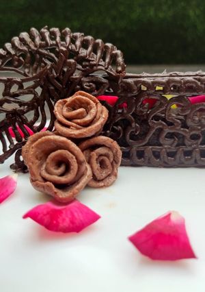 पिकॉक् चॉकलेट बॉक्स (peacock chocolate box recipe in Hindi) रेसिपी मुख्य फोटो